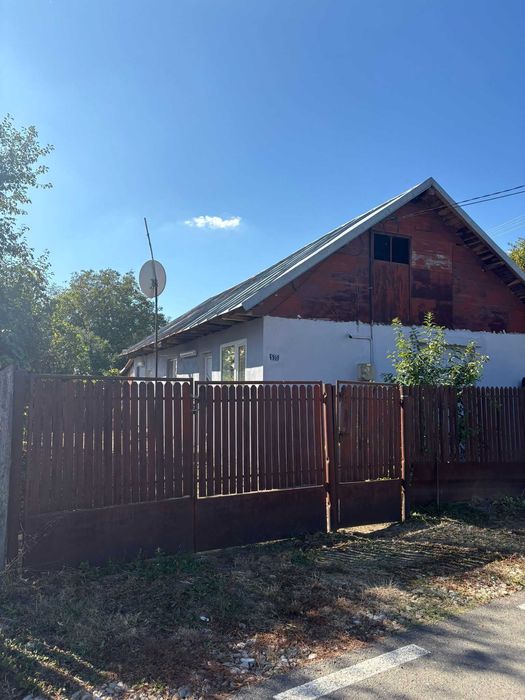 Casa renovata in Ghirdoveni Dambovita curte 500mp2 direct proprietar