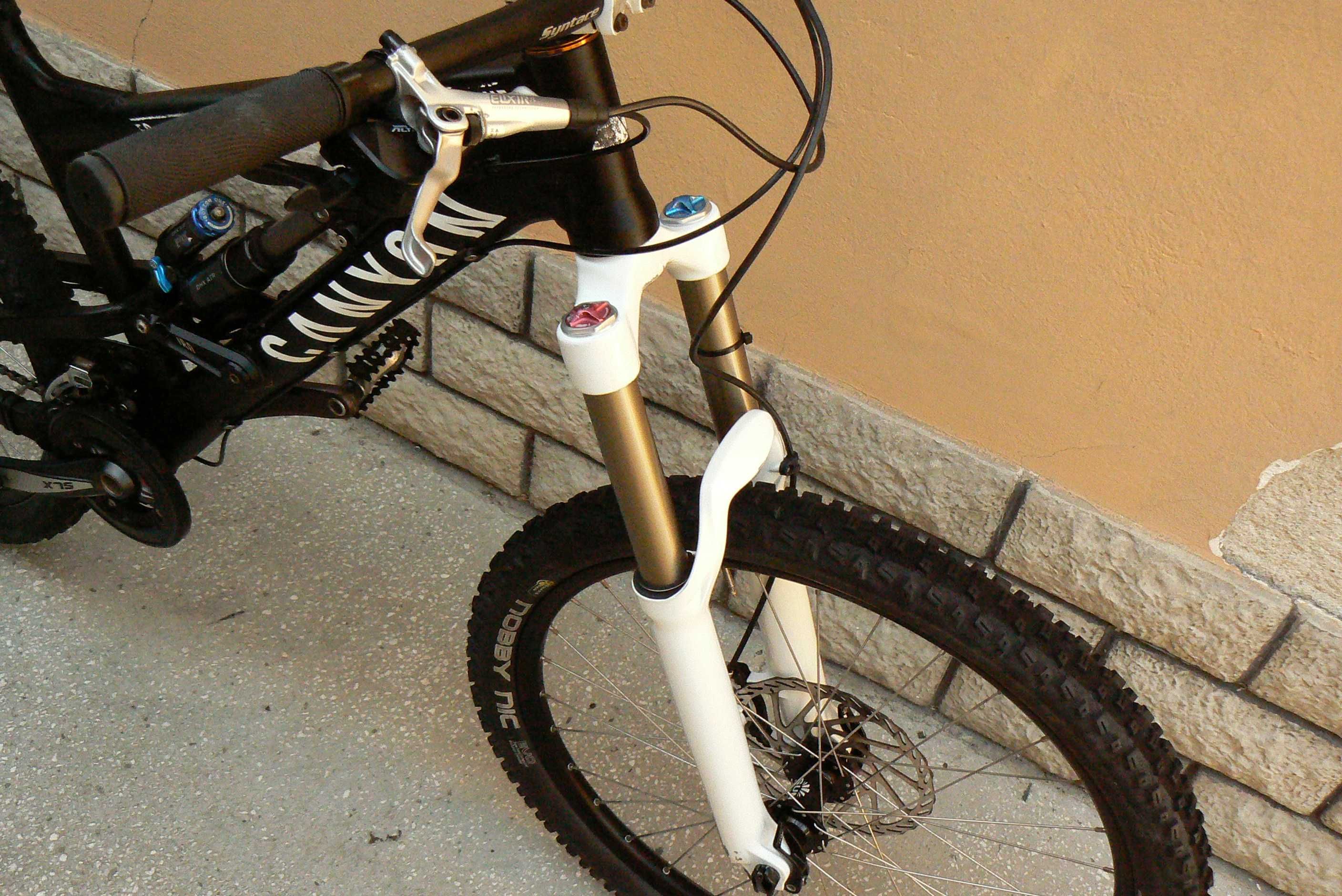 Bicicleta mtb full suspensie Canyon
