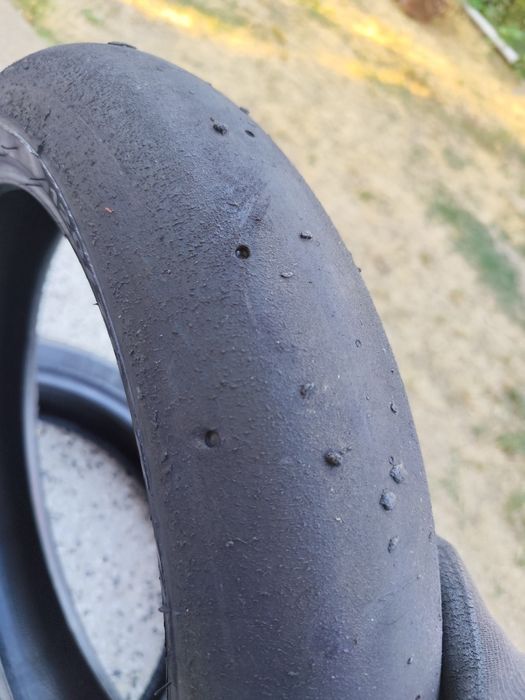 Гуми пълен слик Pirelli, Dunlop