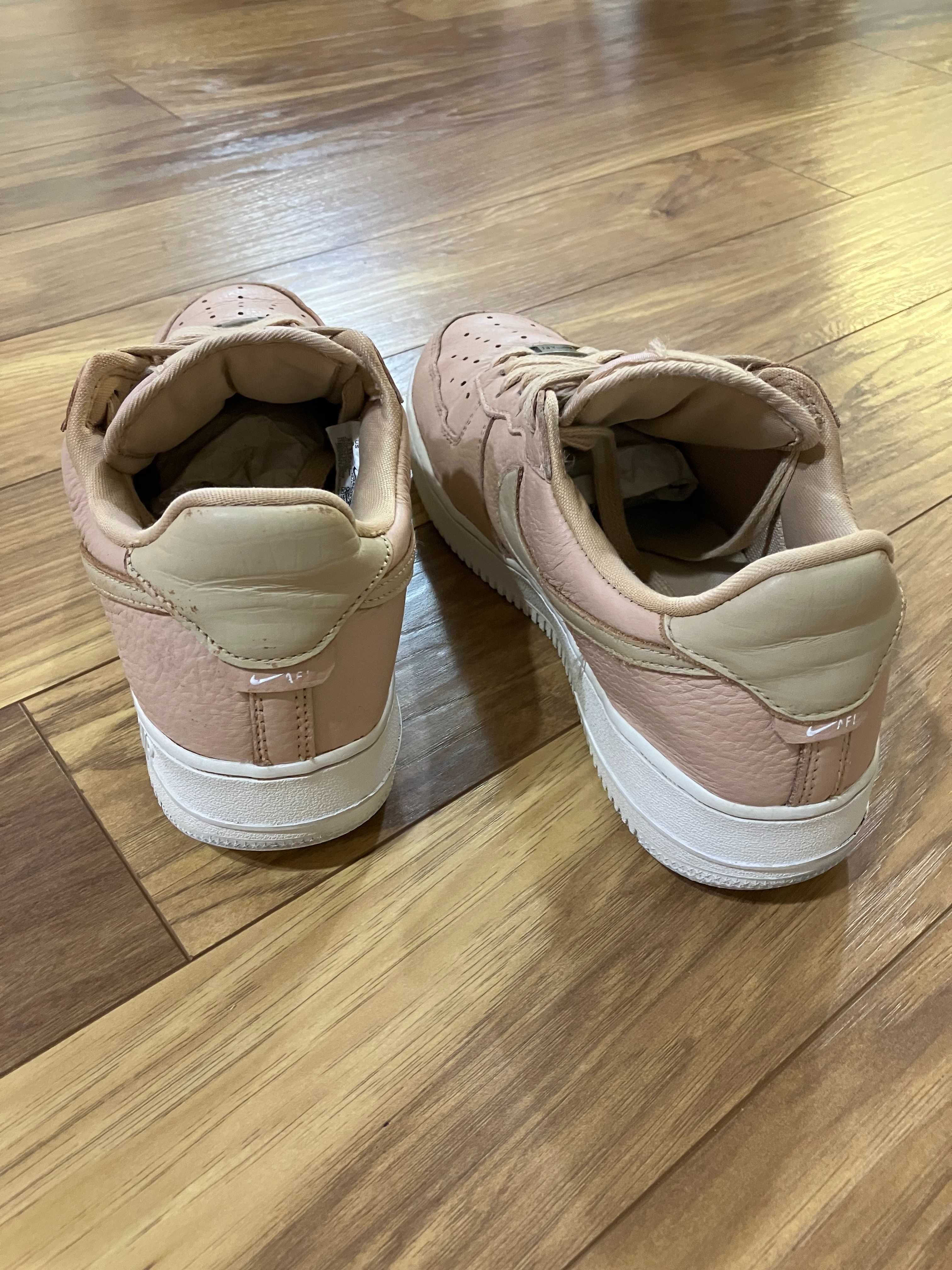 Mens' NIKE AIR FORCE 1 EU 42,5