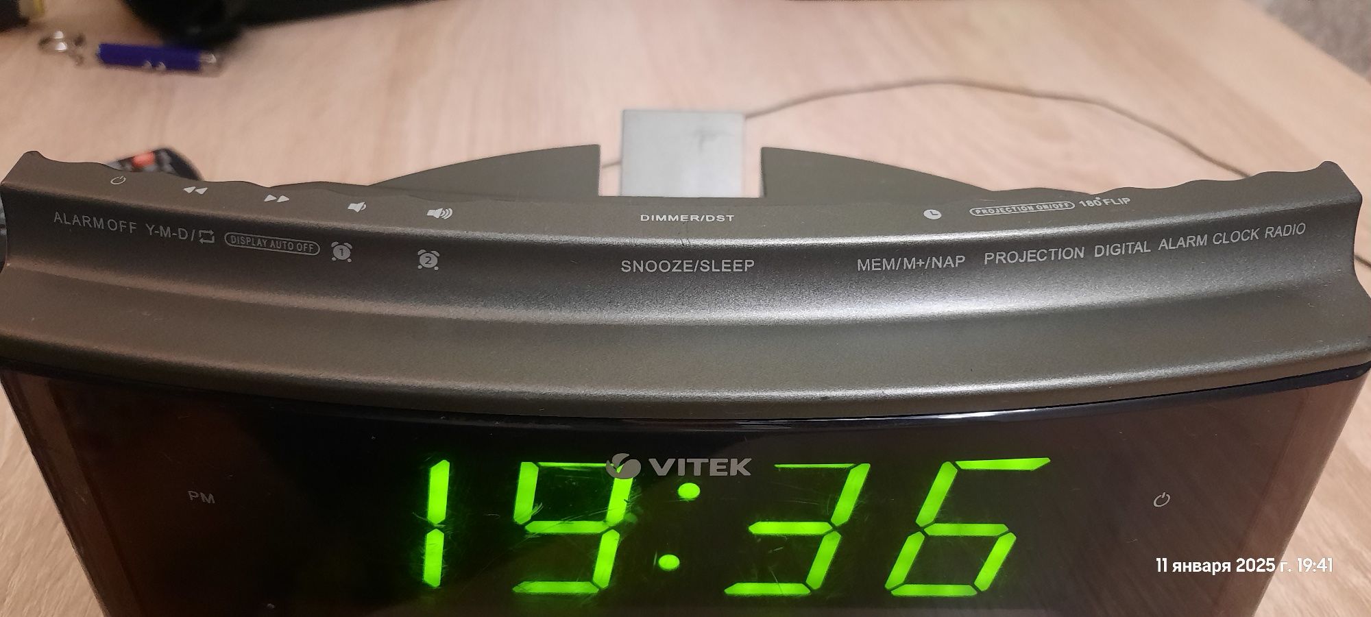 Часы радио  Vitek проекционнве