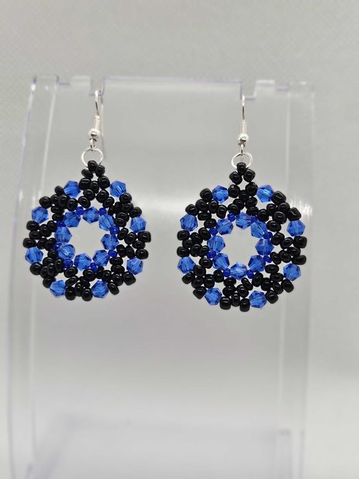 Продавам ръчно изработени бижута от мъниста