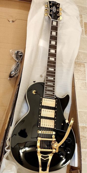 Электро гитара Gibson. HHH