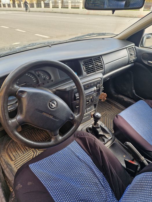 Vând Opel Vectra