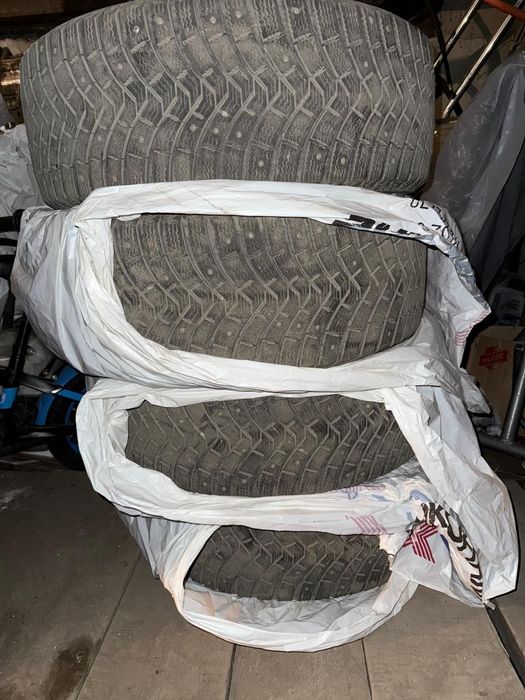 Продам зимние хорошие шины