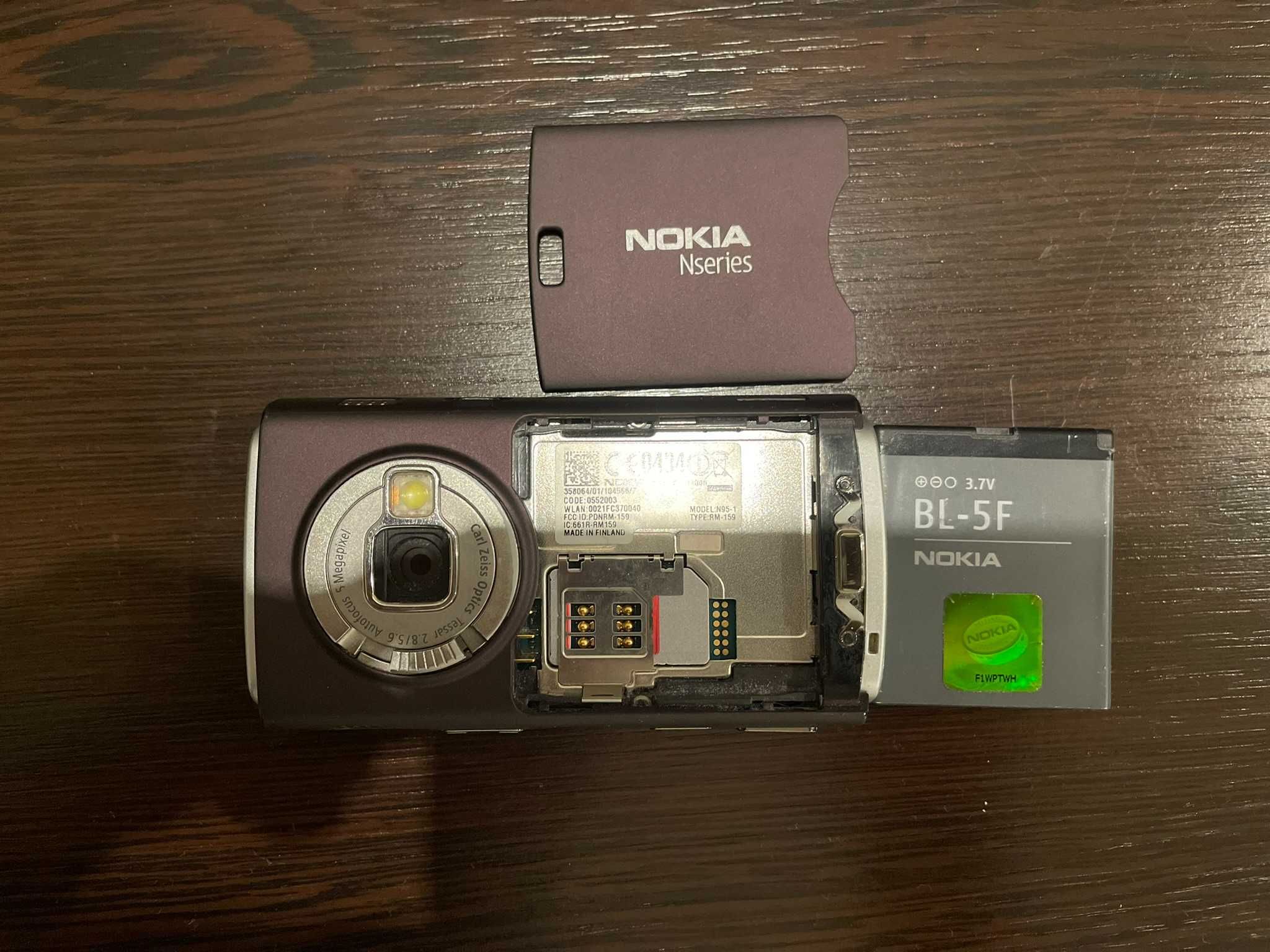 Nokia N95 8GB + Зарядно