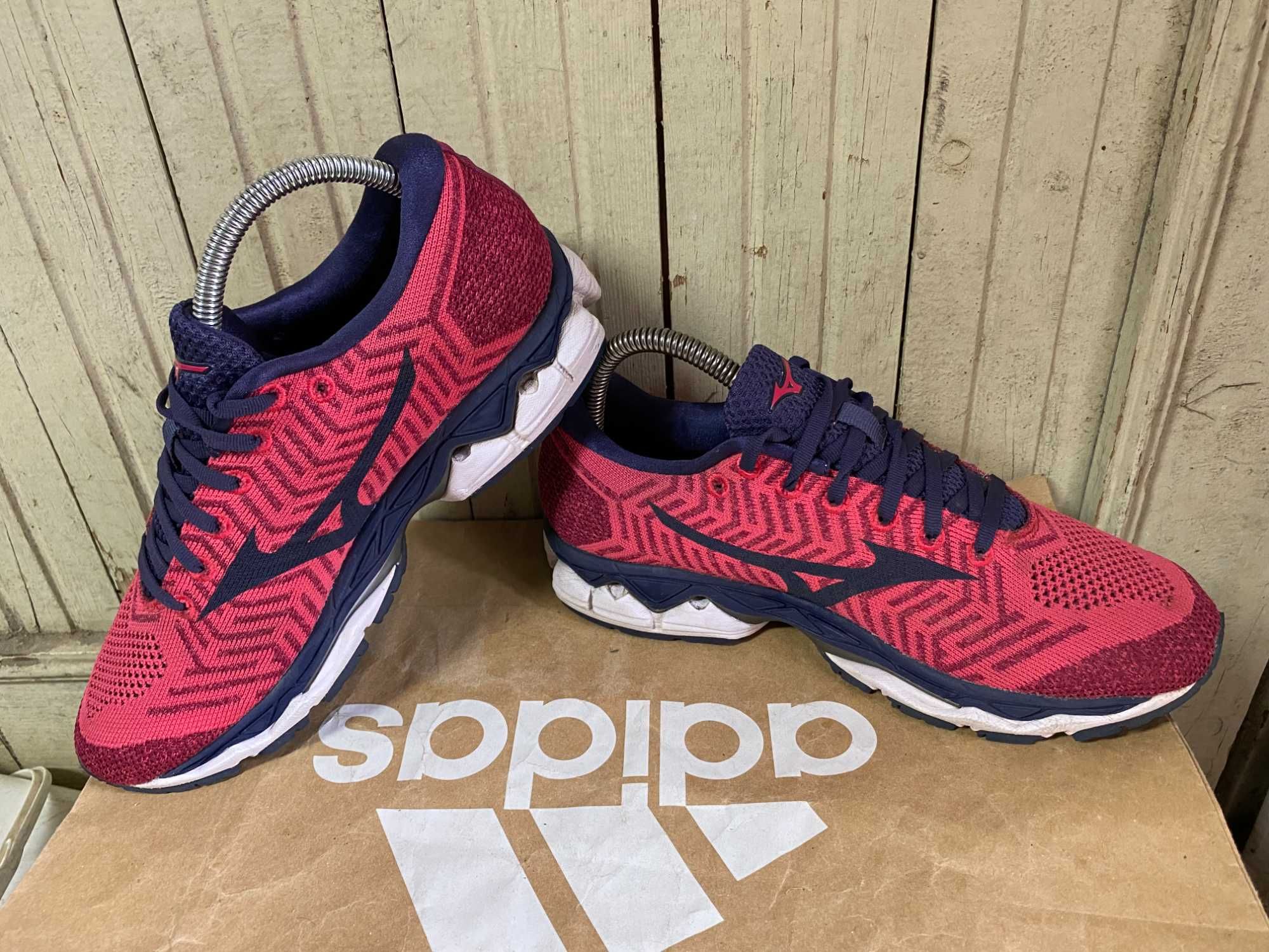 ''Mizuno Waveknit S1''оригинални маратонки 40 номер