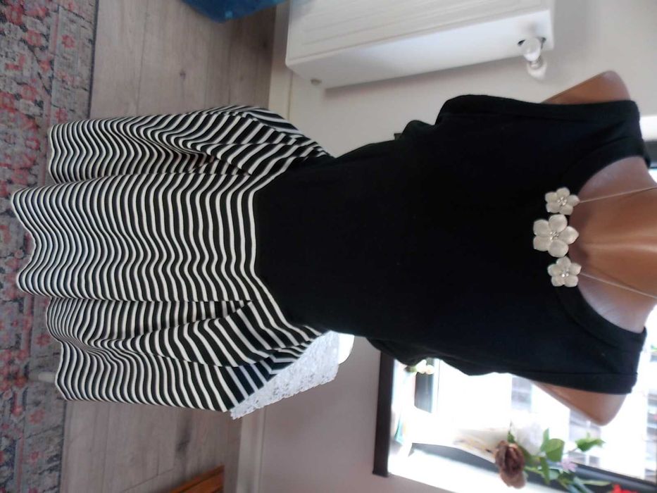 rochii NISSA mas 42/L - 150 lei