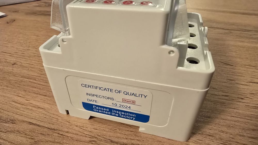 Contor trifazic bidirectional inteligent cu protecție