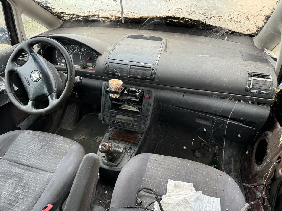 Продавам сеат алхамбра на части