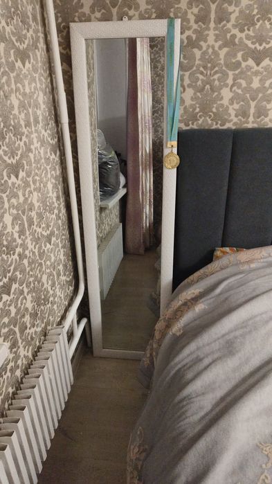 Продается зеркало с тумбой в хорошем состоянии