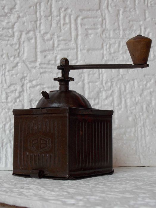 rasnita veche romaneasca,colectie,antichitati,obiecte comuniste,arta