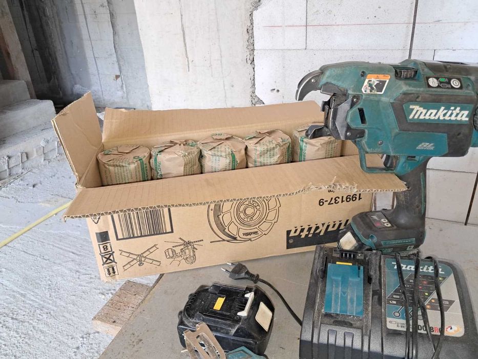 Masina de legat sarma Makita DTR180ZJ + baterii + 32 role rasma