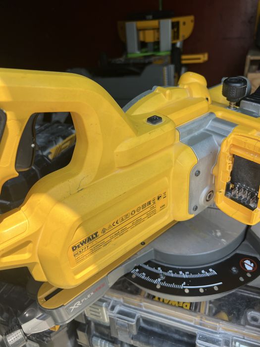 Circular dewalt dcs777