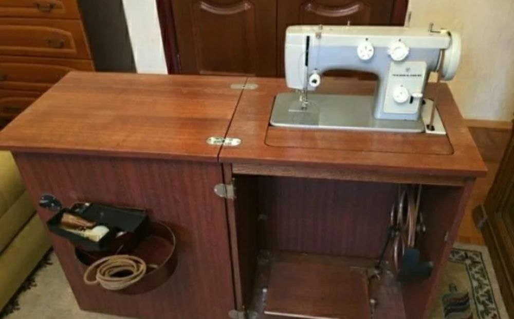 Продам швейную машину Чайка 142