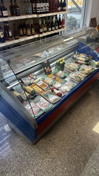 vitrina perdea aer  / vitrina mezeluri