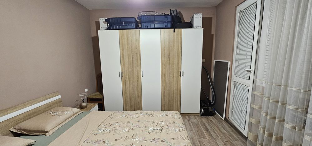 Спалня  200/200 с матрак , 5 кр гардероб ,скрин 140см , 2 шкафчета