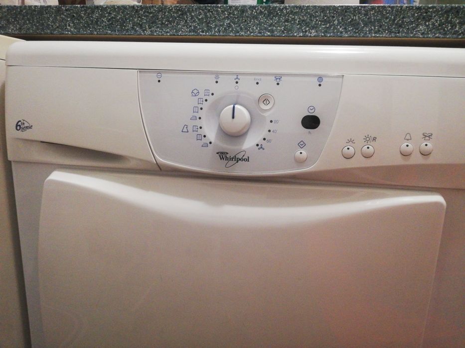 Продавам сушилня Whirlpool 6 sense