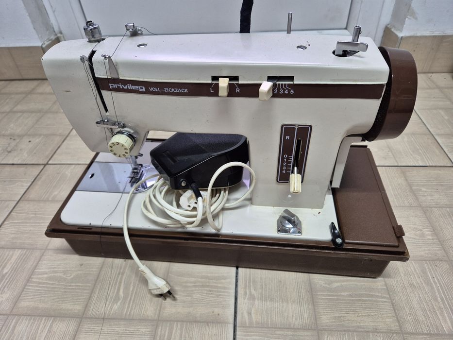 Masina de cusut privileg