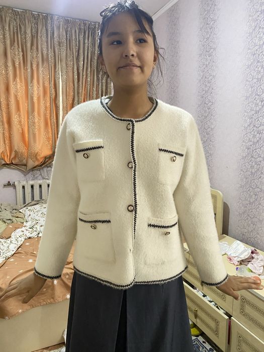 Кардиган теплый красивый.