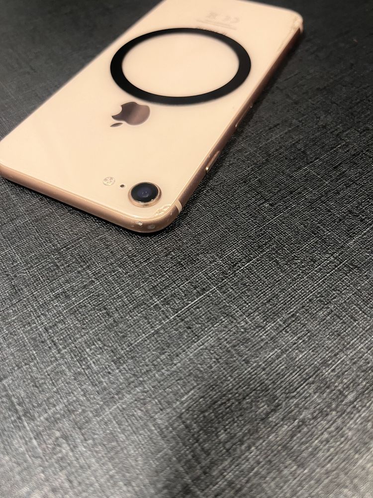 iPhone 8 64gb със забележки по корпуса