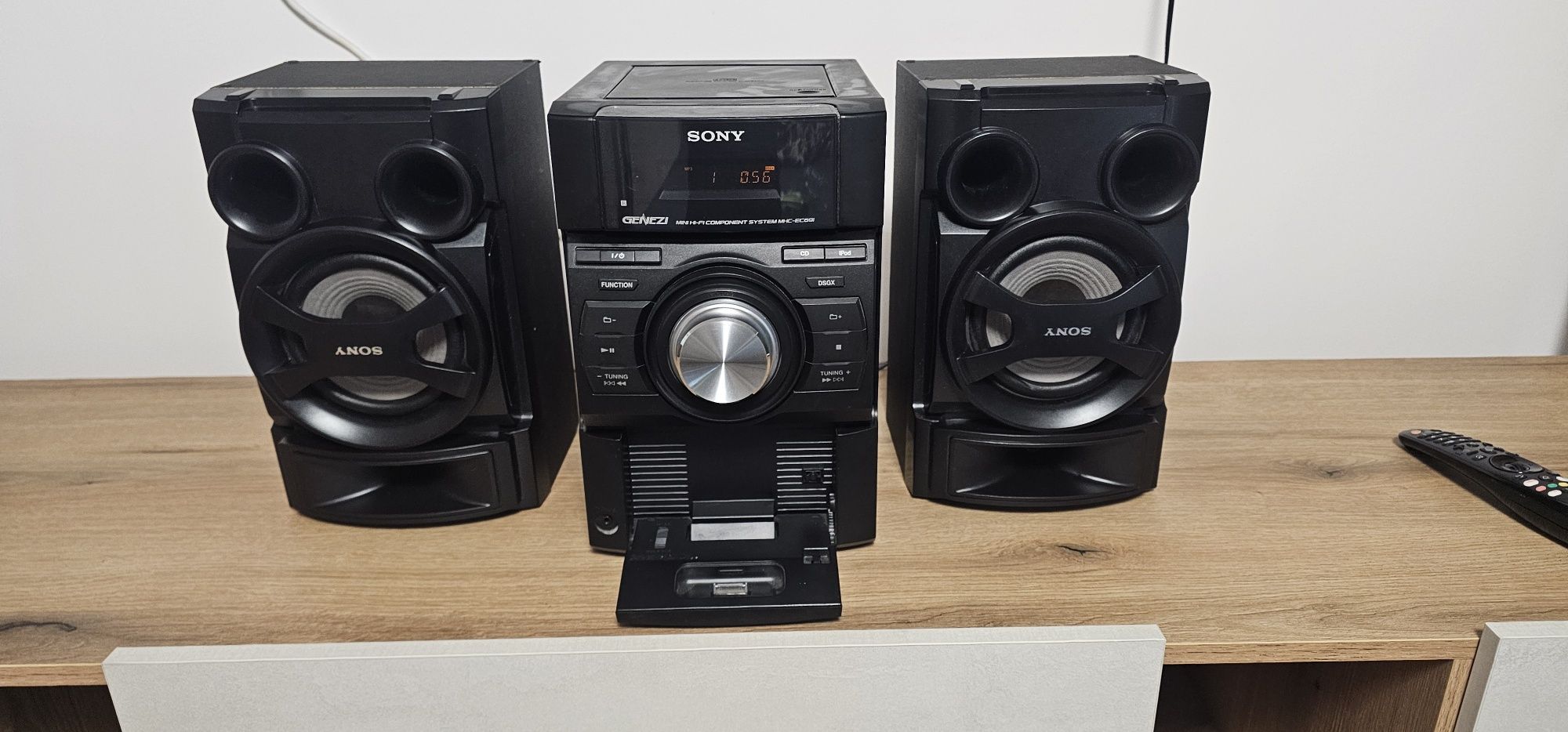 Продавам Sony mhc-ec691