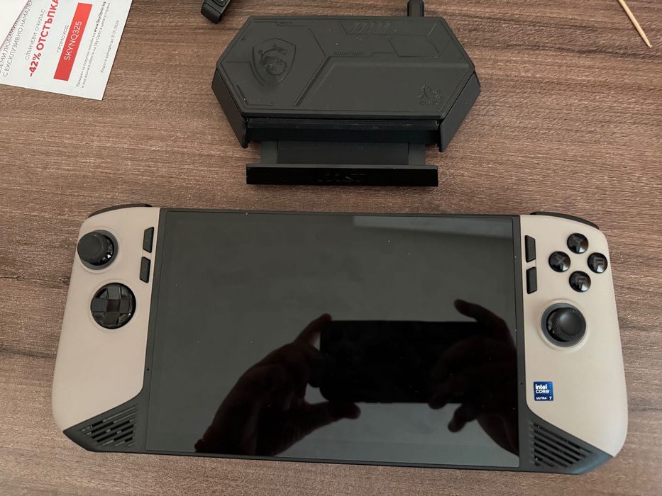 MSI Claw 8 AI + Нов 2 години гаранция + докинг станция MSI