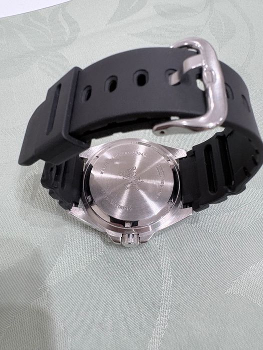 Продавам часовник Casio MDV 107 D