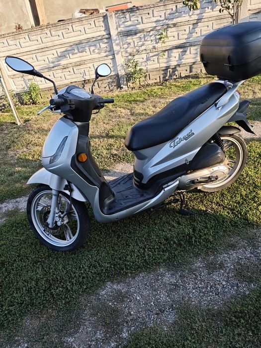 Scuter Peugeot tweet 49cc 4T