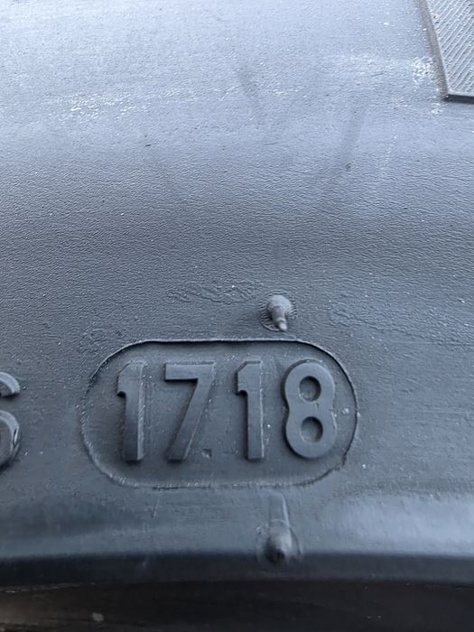 Vând două anvelope de iarna pirelli 275 40 18 dot 1718