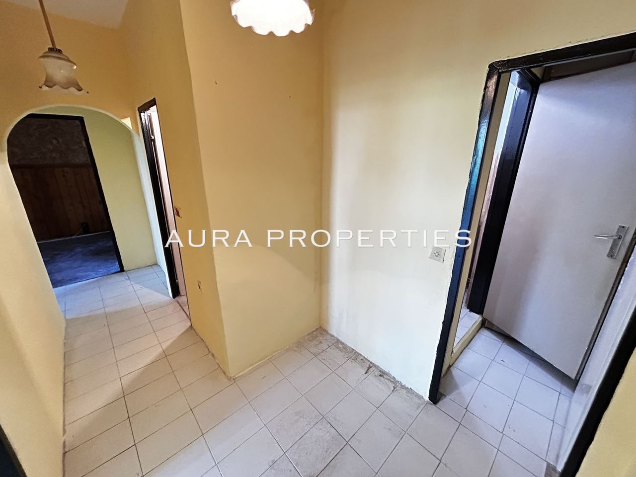 Продава се Двустаен апартамент в Разград, Орел - 75 кв.м за 850 €/кв.м - Снимка #3