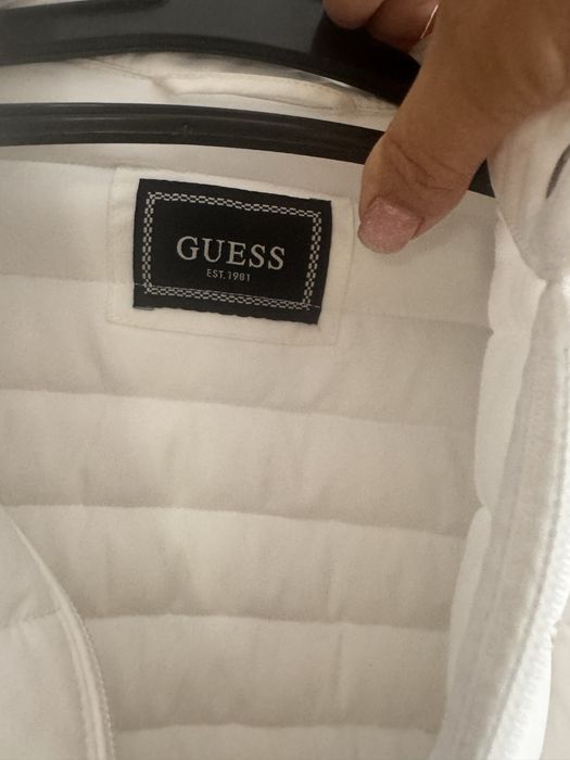 Оригинално яке на марката Guess