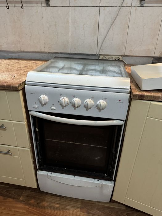 Продам газовую плиту бу