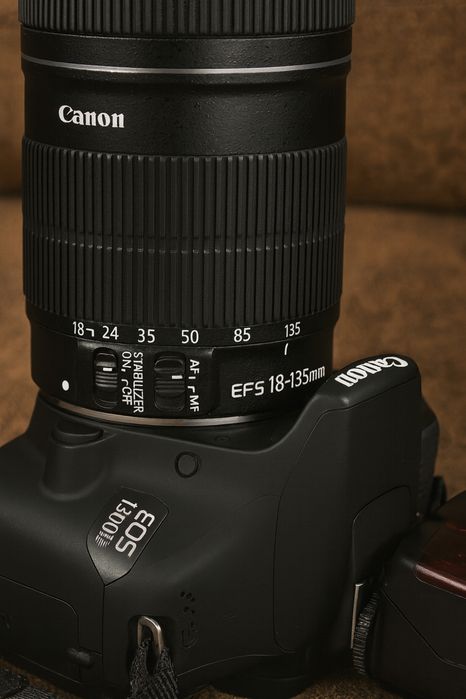 Set complet Canon EOS 1300D, Obiectiv 18–135mm IS, Blitz Canon 580EX