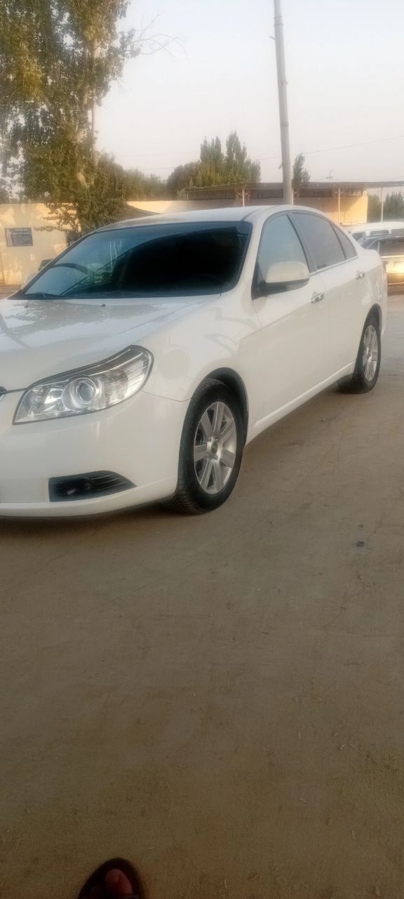 Машина Chevrolet Epica