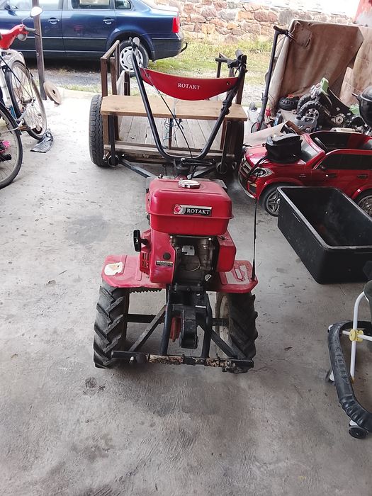 Motocultor cu remorcuta