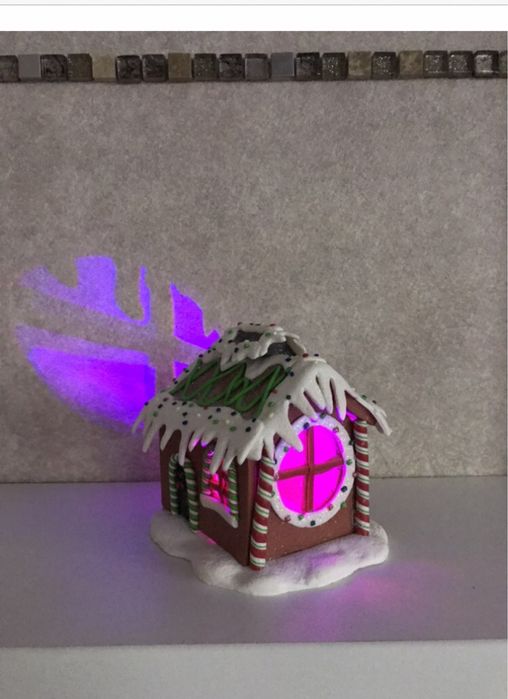 Пряничный домик, светится 13 см