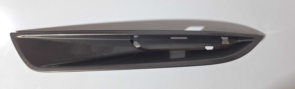 Лайсна под фар (лява) за предна броня Ford Kuga Mk1 - ОЕ 8V41 15A282AW