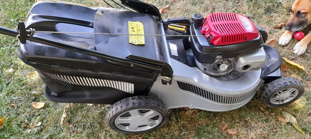 Masina de tuns iarba Honda cu carcasa din aliminiu