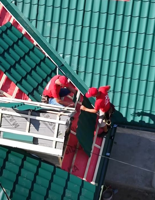 Executam acoperisur tigla metalica și ceramica dulgheri si mansardari