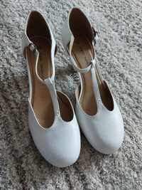 Pantofi albi noi interior piele toc mic marimea 42 interior 26 cm
Trim