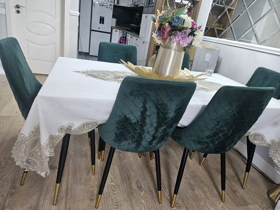 Set de canapele 3+3+ 1   plus masa cu 6 Scaune Cadou noptiera alba