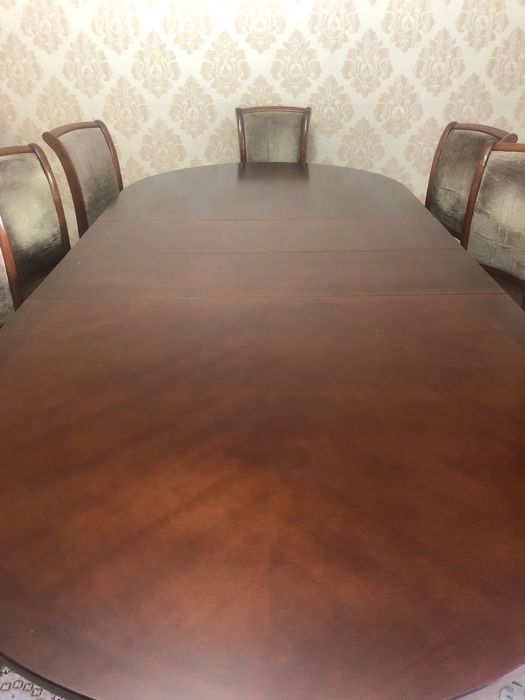 Стол и стулья. Срочно