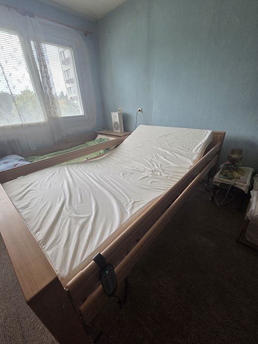 Болнично легло  електрическо