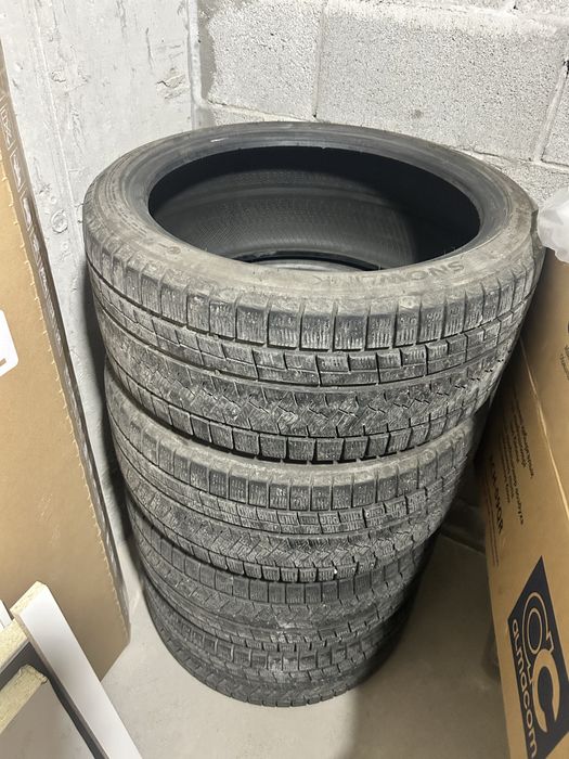 Зимние шины Triangle 235/40 R18