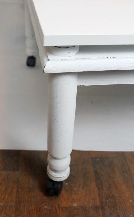 Холна масичка бяла