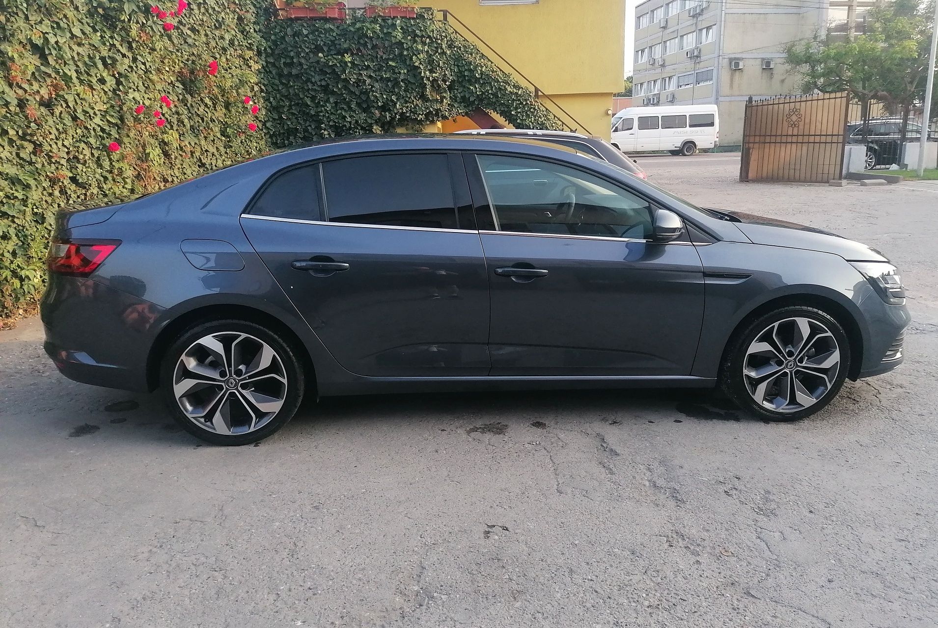 vând Renault Megane 4 Sedan 2021 1.5dci 116 Cp, automat, 23.000 km!