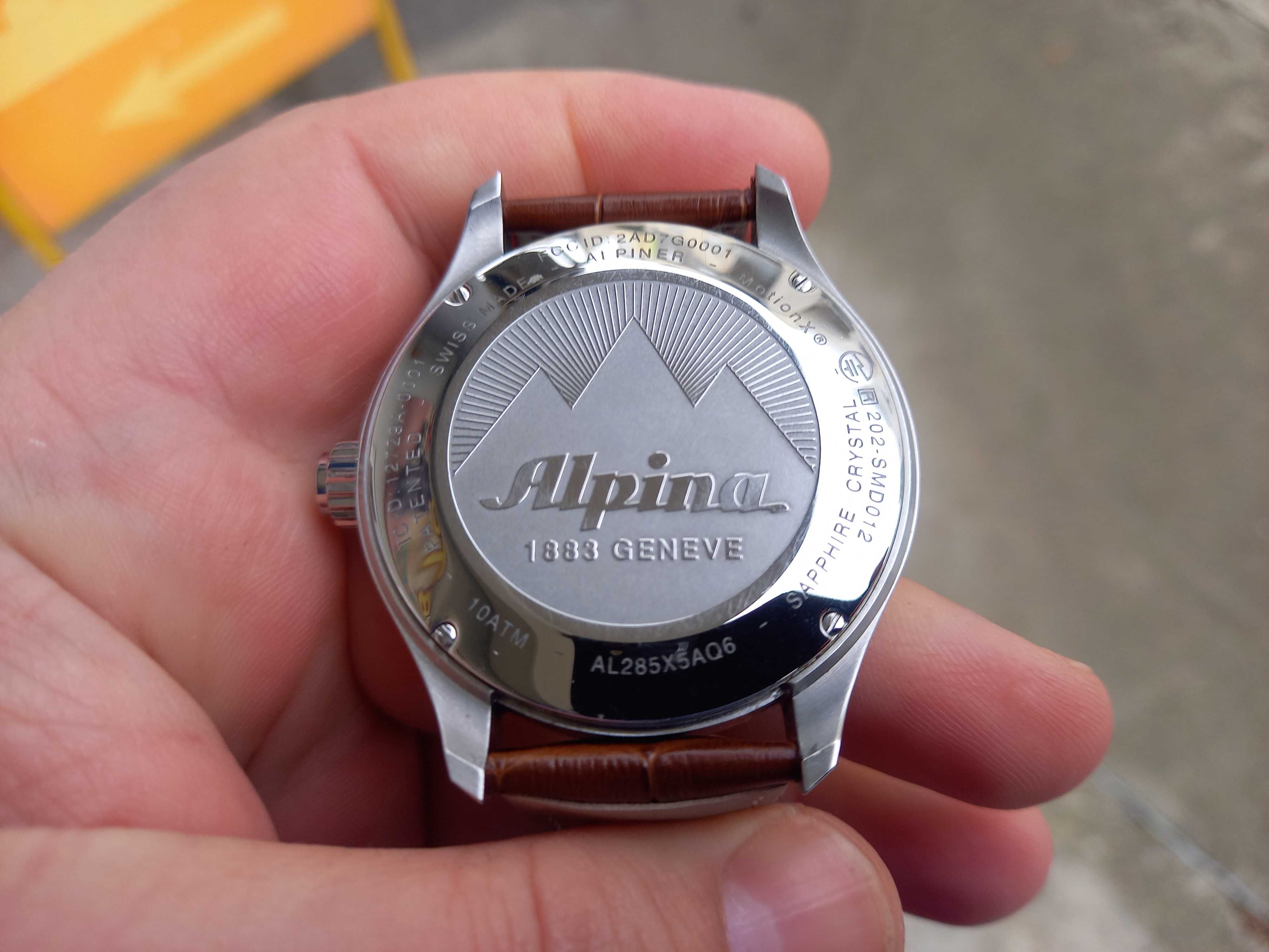 Продавам   Alpina Horological Series Smartwatch Quartz Chronograph