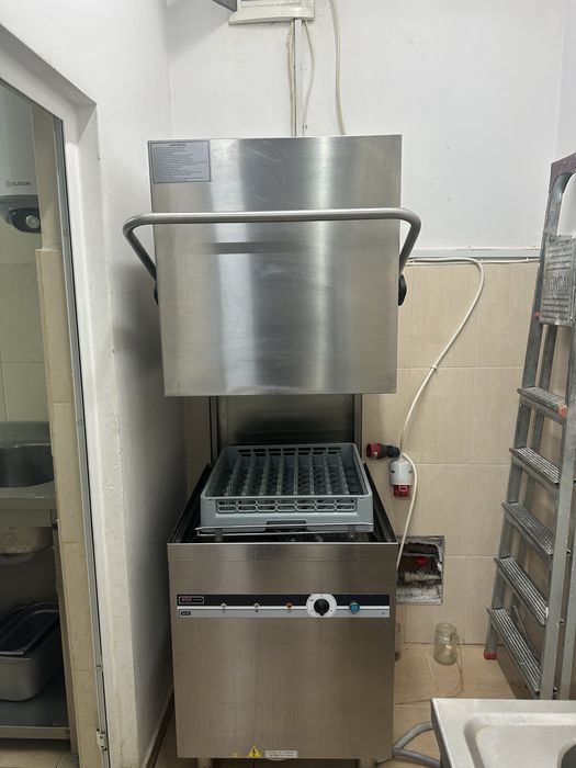 Конзолна  съдомиялна