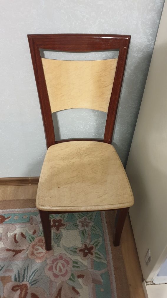Круглый стол  со стульями